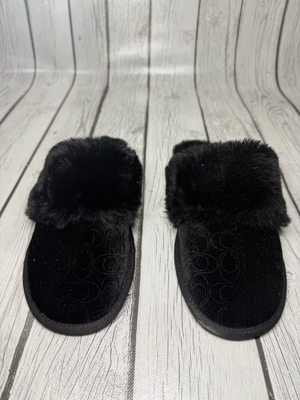 Coach Women Sleepers‎ Size 8B (it's
More Like a 6.5)